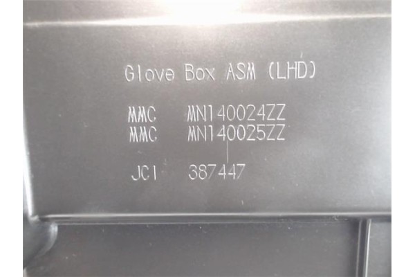 Recambio de guantera salpicadero para mitsubishi colt cz3 berl. 5 (z30a) 1.1 inform (d) referencia OEM IAM MR975612  