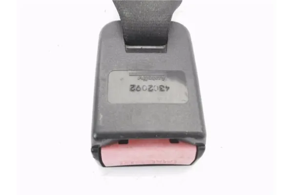 Recambio de anclaje cinturon trasero derecho para peugeot 206 2.0 hdi 90 referencia OEM IAM 8975R0  