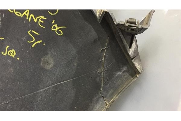 Recambio de aleta delantero izquierda para renault megane ii berlina 5p 1.5 authentique referencia OEM IAM   