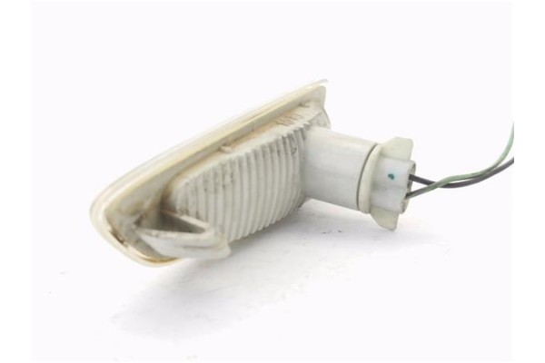 Recambio de piloto intermitente lat. delantero derecho para opel astra j 1.6 referencia OEM IAM 13273104  