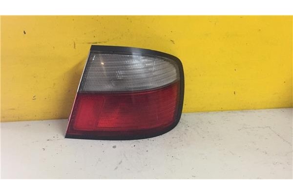 Recambio de piloto trasero derecho para nissan primera berlina (p11) 1.6 2.0 navigation referencia OEM IAM   