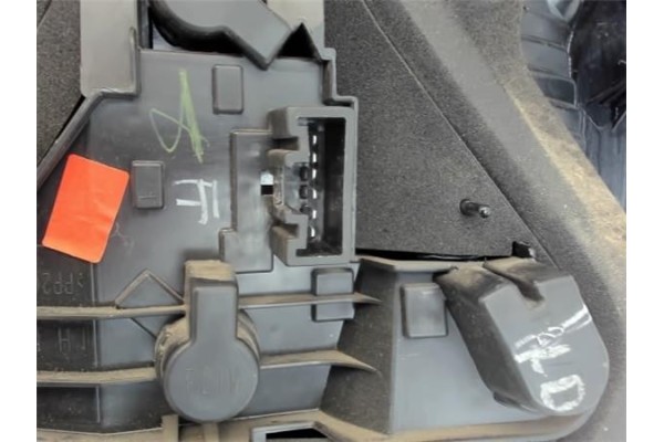 Recambio de piloto trasero izquierdo para toyota corolla (e12) referencia OEM IAM   