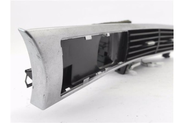 Recambio de rejilla entrada de aire para audi a6 avant (4f5) 2.0 tdi referencia OEM IAM 4F1820951  