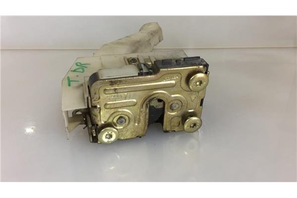 Recambio de cierre electromagnetico trasero derecho para renault megane i classic (la0) 1.9 d (la0a, la0u) referencia OEM IAM 77