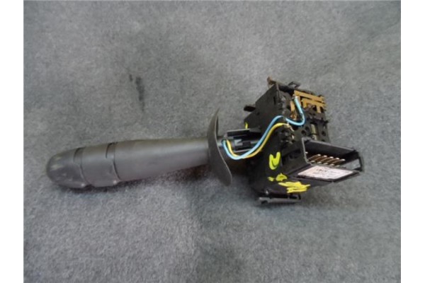 Recambio de mando intermitencia para renault trafic ii combi 1.9 passenger privilege referencia OEM IAM 93862173 8200878343 