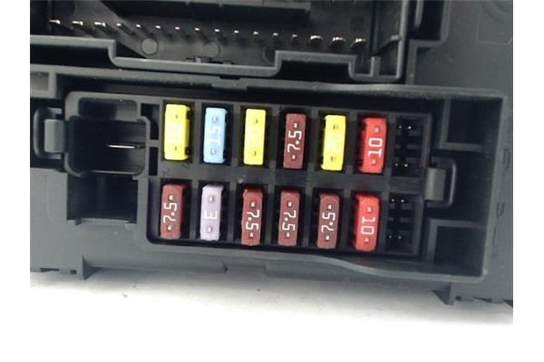 Recambio de caja fusibles/rele para opel corsa d 1.4 referencia OEM IAM 13279900 28140881 