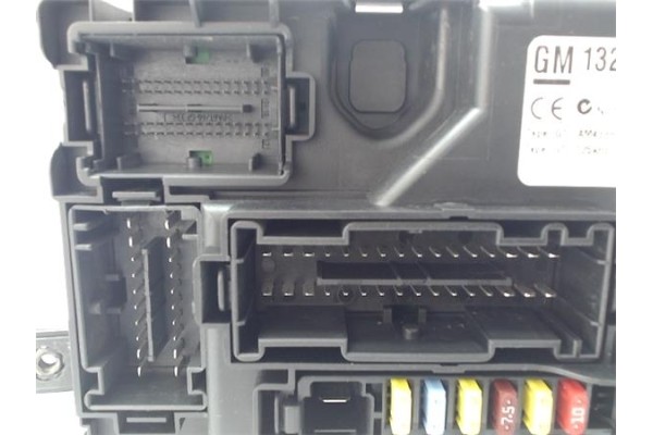 Recambio de caja fusibles/rele para opel corsa d 1.4 referencia OEM IAM 13279900 28140881 