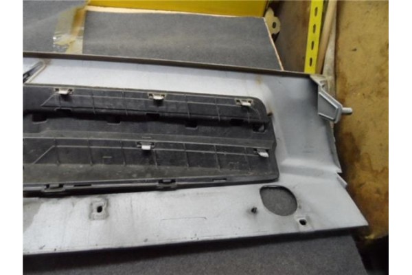 Recambio de rejilla capo para citroen berlingo 1.4 sx combi referencia OEM IAM   