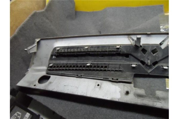 Recambio de rejilla capo para citroen berlingo 1.4 sx combi referencia OEM IAM   