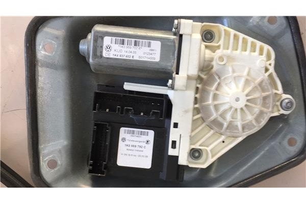 Recambio de elevalunas electrico delantero derecho para volkswagen golf v berlina (1k1)(2003) 1.9 tdi referencia OEM IAM 1K09597