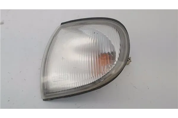 Recambio de intermitente delantero izquierdo para nissan serena (c23m) 2.3 d referencia OEM IAM 261357C000  