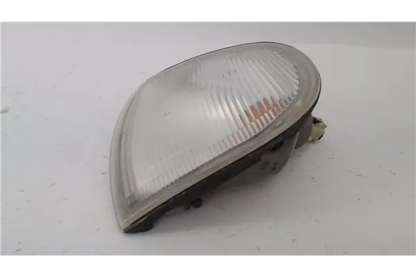 Recambio de intermitente delantero izquierdo para nissan serena (c23m) 2.3 d referencia OEM IAM 261357C000  