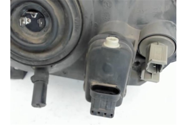 Recambio de faro delantero dcho para renault clio ii fase i (b/cb0) referencia OEM IAM 7701697618 67735101 