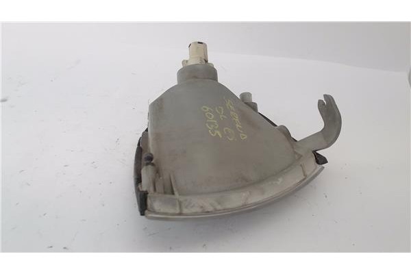 Recambio de intermitente delantero izquierdo para nissan serena (c23m) 2.3 d referencia OEM IAM 261357C000  