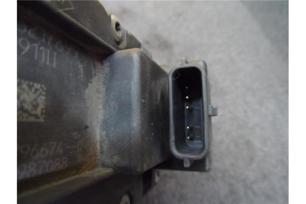 Recambio de egr para renault trafic ii furgón 2.0 29 cn referencia OEM IAM 8200796674D A2C53217899 