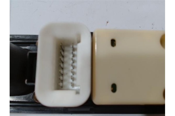 Recambio de mando elevalunas para mitsubishi space wagon (n80/n90) 2.4 referencia OEM IAM MR482062  