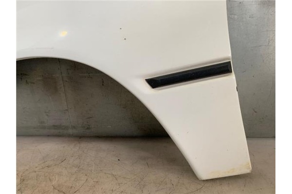 Recambio de aleta delantero izquierda para peugeot 205 xrd 1.8 referencia OEM IAM 784073  