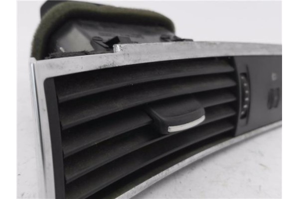 Recambio de rejilla entrada de aire para audi a6 avant (4f5) 2.0 tdi referencia OEM IAM 4F1820901D  