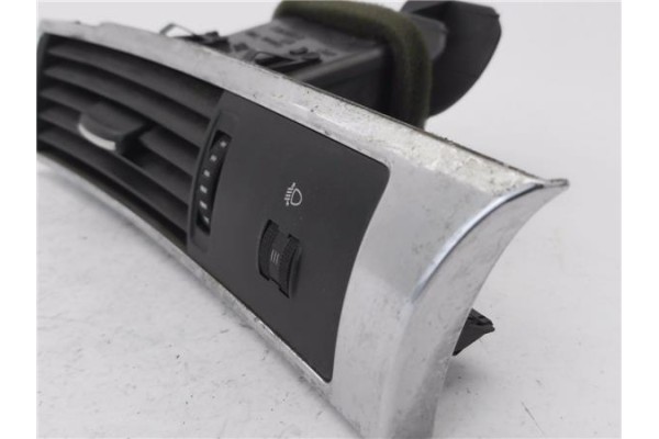 Recambio de rejilla entrada de aire para audi a6 avant (4f5) 2.0 tdi referencia OEM IAM 4F1820901D  
