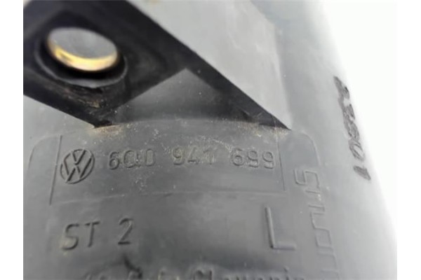 Recambio de faro antiniebla izquierdo para volkswagen polo iv (9n1) referencia OEM IAM 6Q0941699  