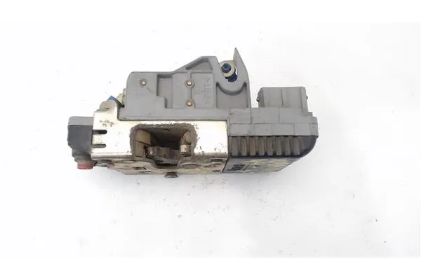 Recambio de cierre electromagnetico trasero derecho para citroen xantia berlina 2.0 hdi 109 referencia OEM IAM 913859  