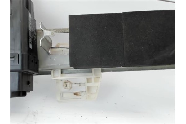 Recambio de mecanismo elevalunas trasero derecho para renault megane ii berlina 3p referencia OEM IAM 8200028010  