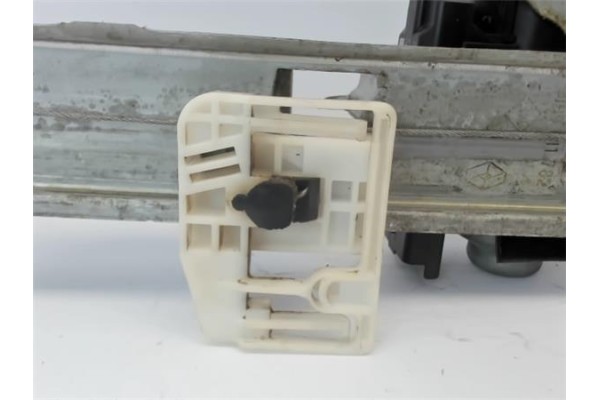 Recambio de mecanismo elevalunas trasero derecho para renault megane ii berlina 3p referencia OEM IAM 8200028010  