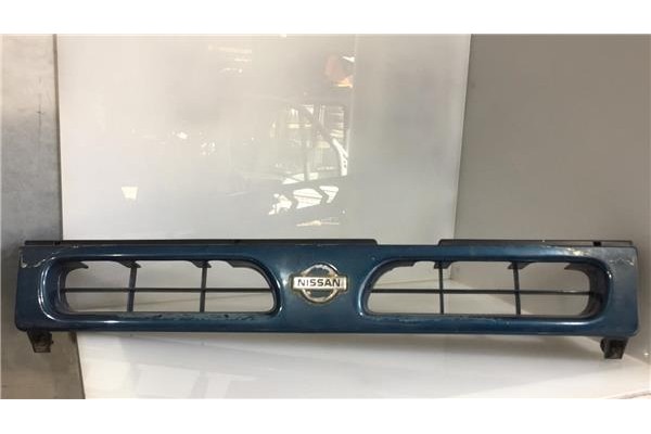 Recambio de rejilla capo para nissan terrano ii (r20) 2.4 4wd referencia OEM IAM 623100F000  