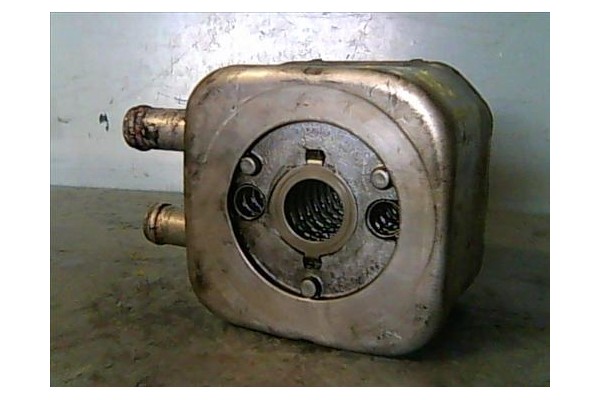Recambio de enfriador aceite para audi 80 berlina/avant 1.9 básico berlina referencia OEM IAM 68117021B  