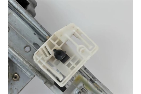 Recambio de mecanismo elevalunas trasero derecho para renault megane ii berlina 5p referencia OEM IAM 8200028068 LTRN706R 820101