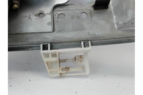 Recambio de mecanismo elevalunas trasero derecho para renault megane ii berlina 3p referencia OEM IAM 8200028068 LTRN706R 820101