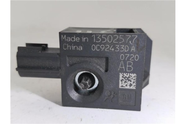 Recambio de sensor impacto para opel astra j 1.6 referencia OEM IAM 13502577  