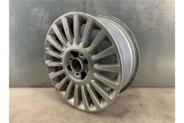 Recambio de llanta para fiat 500 1.3 d multijet referencia OEM IAM 51845435  