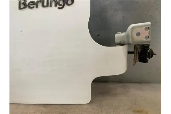 Recambio de puerta trasero derecha carga acristalada para citroen berlingo furgón 1.6 hdi 90 referencia OEM IAM 87030000  
