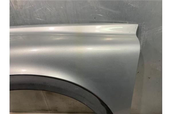 Recambio de aleta delantero izquierda para volvo c30 2.0 d referencia OEM IAM 31253949  