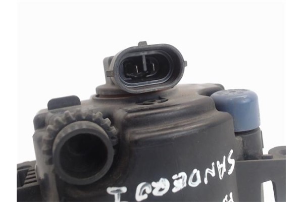 Recambio de faro antiniebla derecho para renault megane iii berlina 5p referencia OEM IAM 8200074008 89202504 2N1115201AB , FORD