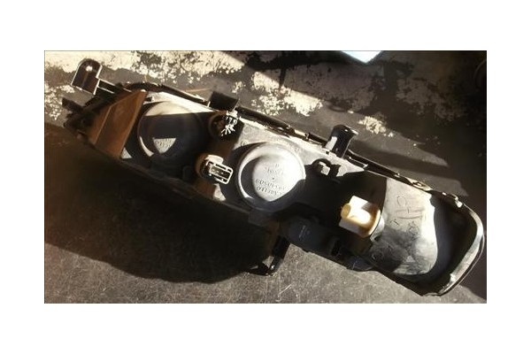 Recambio de faro delantero dcho para opel vectra b berlina 2.0 dti 16v referencia OEM IAM 90586845G  