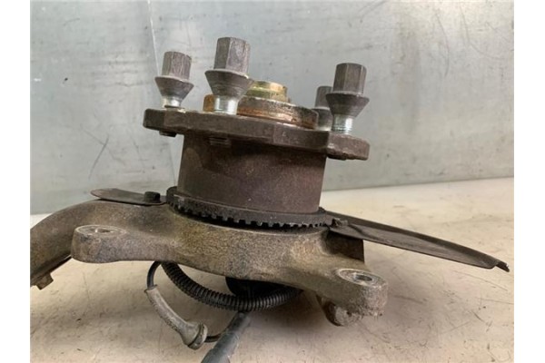 Recambio de mangueta delantero izquierda para ssangyong rodius 2700 referencia OEM IAM 4121021000  