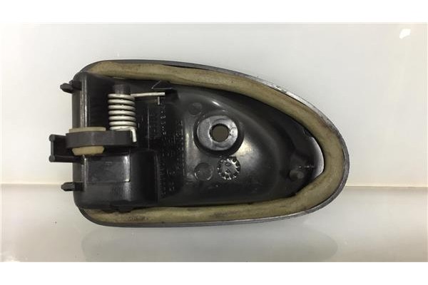 Recambio de manilla int. puerta delantero derecha para renault master ii furgón (fd) 1.9 dti referencia OEM IAM 7700353283  