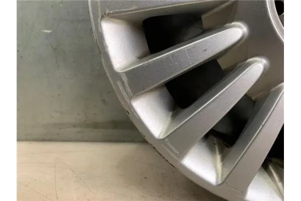 Recambio de llanta para fiat 500 1.3 d multijet referencia OEM IAM 51845435  