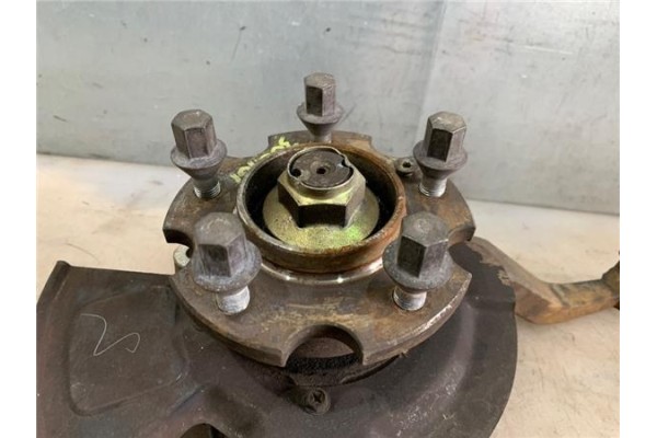 Recambio de mangueta delantero izquierda para ssangyong rodius 2700 referencia OEM IAM 4121021000  