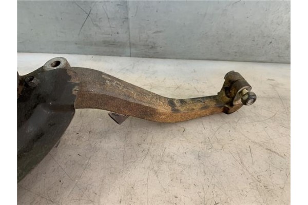 Recambio de mangueta delantero izquierda para ssangyong rodius 2700 referencia OEM IAM 4121021000  