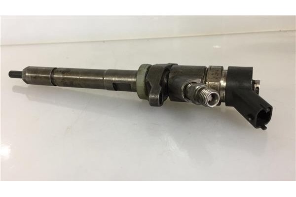 Recambio de inyector para citroen c4 coupe 1.6 vtr plus referencia OEM IAM 067103704  