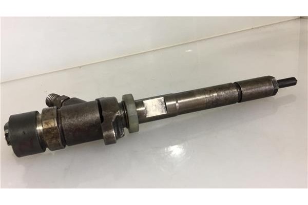 Recambio de inyector para citroen c4 coupe 1.6 vtr plus referencia OEM IAM 067103704  