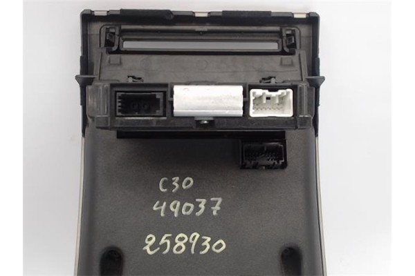 Recambio de consola para volvo c30 2.0 d referencia OEM IAM 30695634  