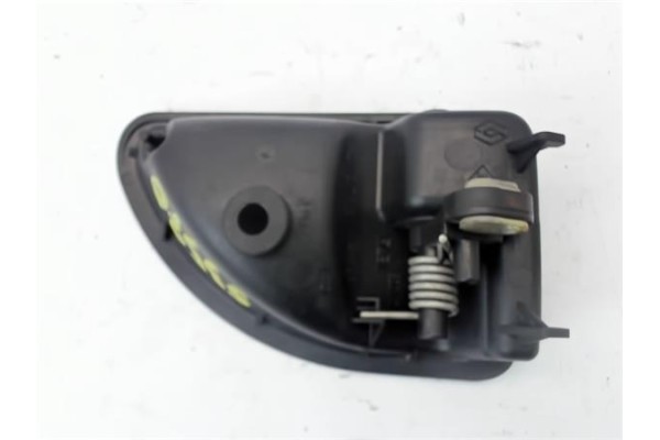 Recambio de manilla int. puerta delantero izquierda para renault kangoo 4x4 1.9 rapid referencia OEM IAM 8200247803  