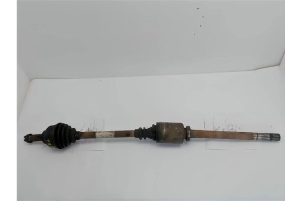 Recambio de palier delantero derecho para renault trafic ii furgón 1.9 27 cn referencia OEM IAM 820016929  