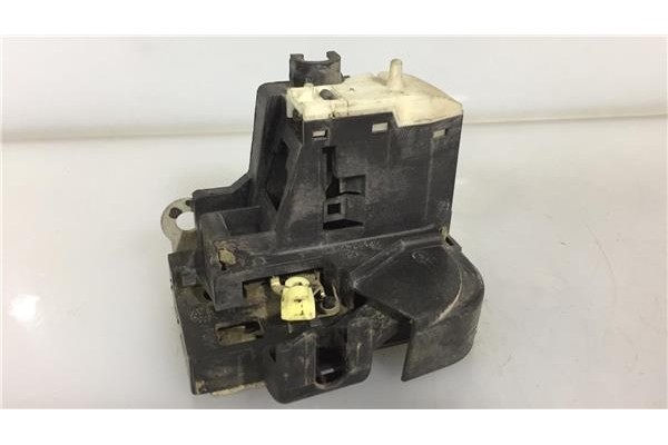 Recambio de cierre electromagnetico delantero izquierdo para renault clio ii fase ii (b/cb0) 1.5 campus referencia OEM IAM 82000