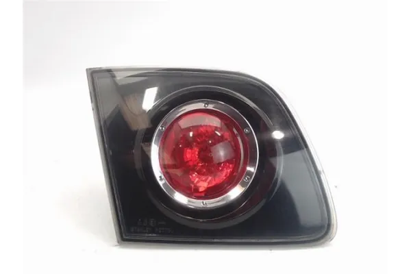 Recambio de piloto porton trasero izquierdo para mazda 3 sedán (bk) referencia OEM IAM   