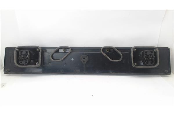 Recambio de piloto trasero central para renault r 21 berlina (b/l48) referencia OEM IAM 7700792915  